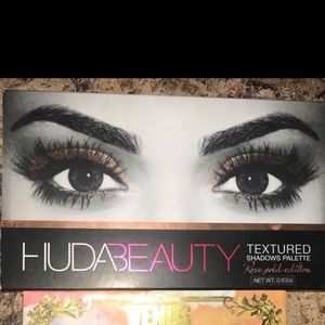 Huda beauty eyeshadow palette